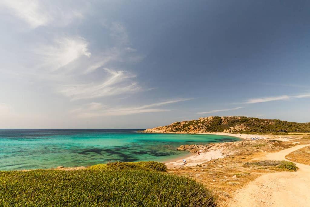 Bella Casa Con Giardino A 10 Minuti Dal Mare Apartment Aglientu Luaran gambar