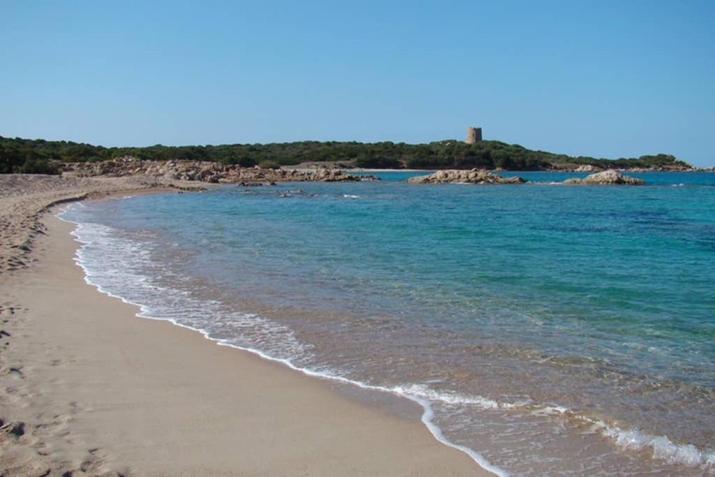 Bella Casa Con Giardino A 10 Minuti Dal Mare Apartment Aglientu Luaran gambar