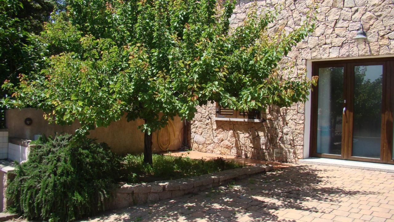 Bella Casa Con Giardino A 10 Minuti Dal Mare Apartment Aglientu Luaran gambar