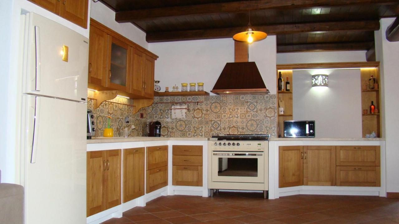 Bella Casa Con Giardino A 10 Minuti Dal Mare Apartment Aglientu Luaran gambar